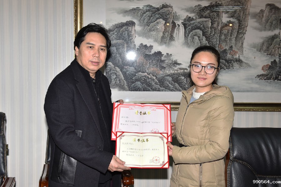 先进部门:会员部,先进个人:张卓然2.jpg 先进部门:会员部,先进个人:张卓然2.jpg